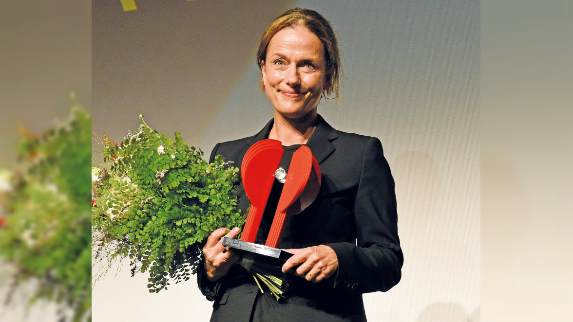 Claudia Michelsen nahm den Preis für Schauspielkunst beim Festival des deutschen Films in Ludwigshafen entgegen. BILD: THOMAS TRÖSTER