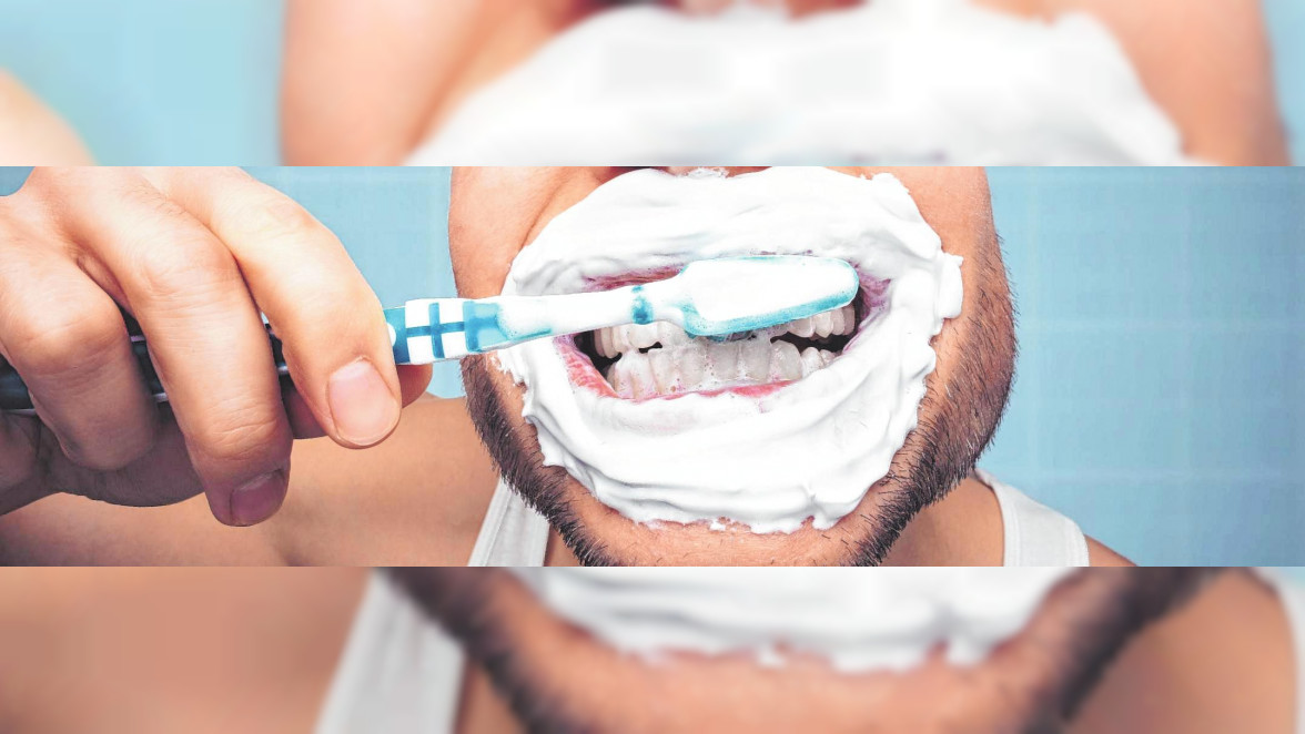 Viel hilft viel – bei der Zahnpflege geht diese Rechnung nicht immer auf. Gerade bei den Inhaltsstoffen der Zahncreme darf es gerne etwas weniger sein. BILD: PHOTOSCHMIDT - STOCK.ADOBE.COM