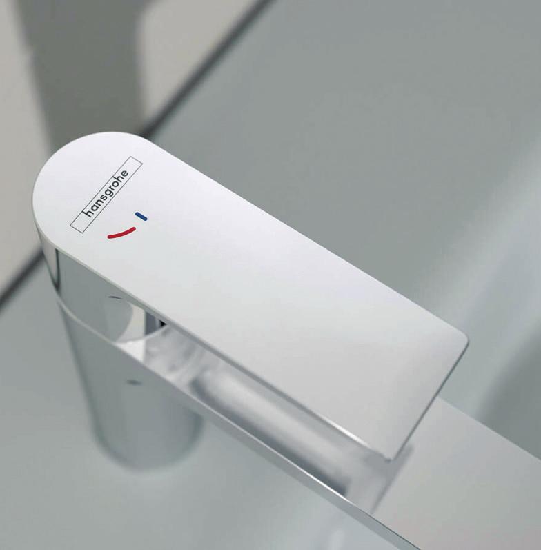 Doppelter Nutzen: Auch neue Armaturen verschönern das Badezimmer – und sparen Energie. Bild: hansgrohe