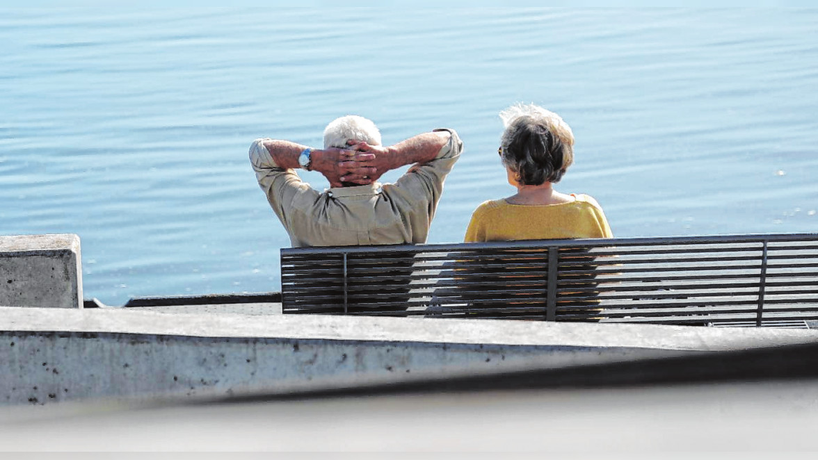 Entspannter Alltag: Viele Beschäftigte haben Möglichkeiten, vorzeitig in den Ruhestand zu gehen. BILD: DPA/CHRISTIAN CHARISIUS
