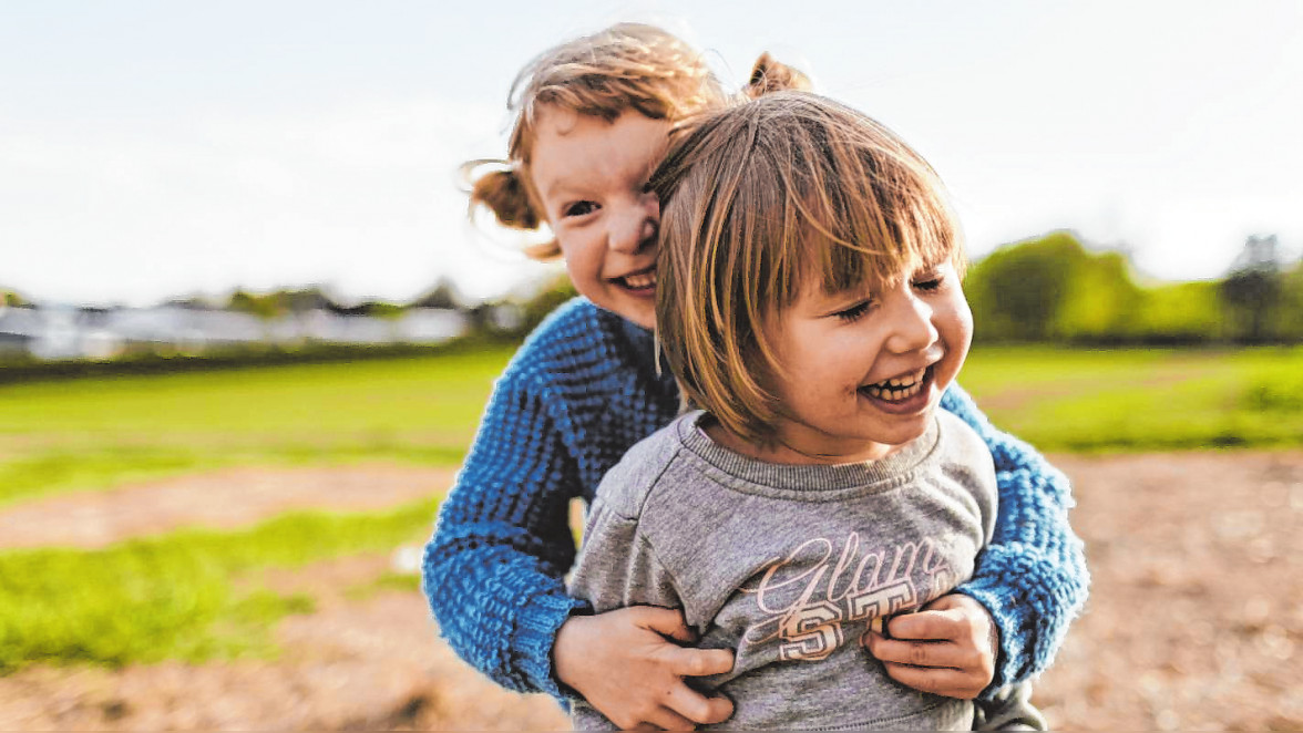 Mit der richtigen Unterstützung können auch Kinder und Jugendliche mit verschiedensten Beeinträchtigungen am Schul- und Kitaalltag teilnehmen.