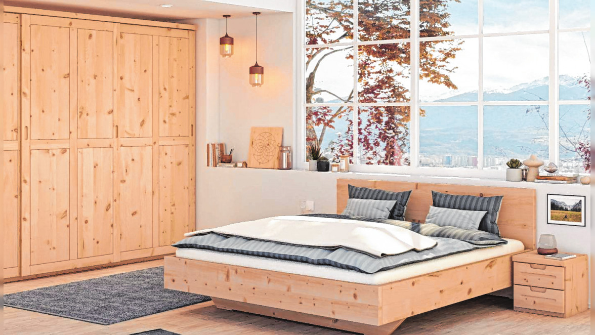 Betten und andere Schlafzimmermöbel aus Zirbenholz sind eine Augenweide im Schlafzimmer. Für den dezentangenehmen Duft der Zirbe ist der im Holz enthaltene Wirkstoff Pinosylvin verantwortlich. BILD: DJD/LAMODULA
