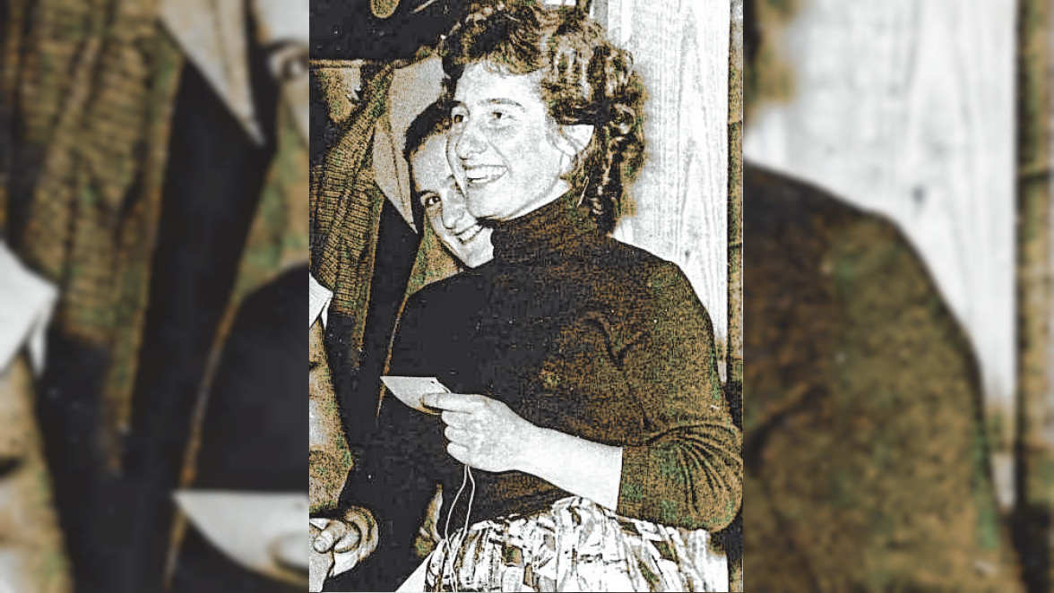 Schriesheimer Weinkönigin Helene Sander nach ihrer Wahl 1954.