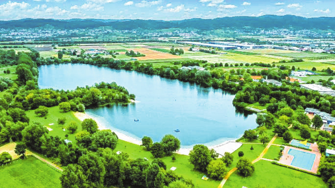 Der Badesee überzeugt mit einem großen Schwimmbereich und weitläufiger Liegefläche. Bild: Gemeinde Heddesheim