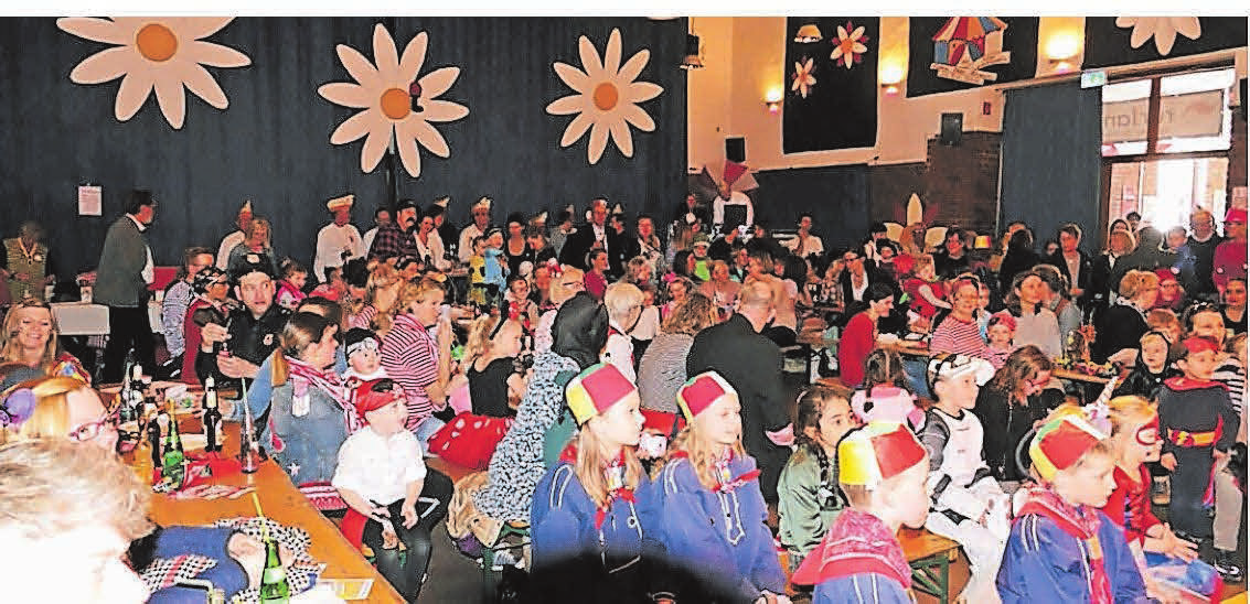 KG Rurblümchen nimmt an dem Karneval in Jülich teil