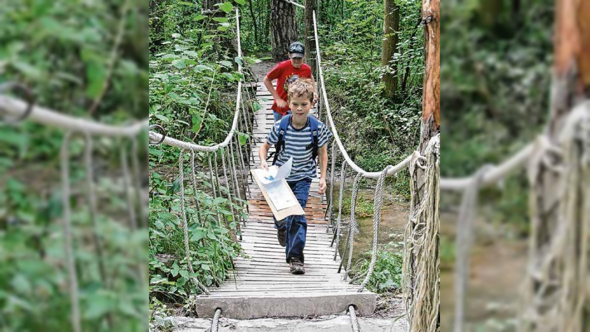 Das Walderlebniszentrum in Füssen nimmt die Kinder heuer mit auf ein besonderes Walderlebnis. Unter dem Titel „Catching Forest“ erfahren sie die Natur mit allen Sinnen. Foto: Christian Steinmülle