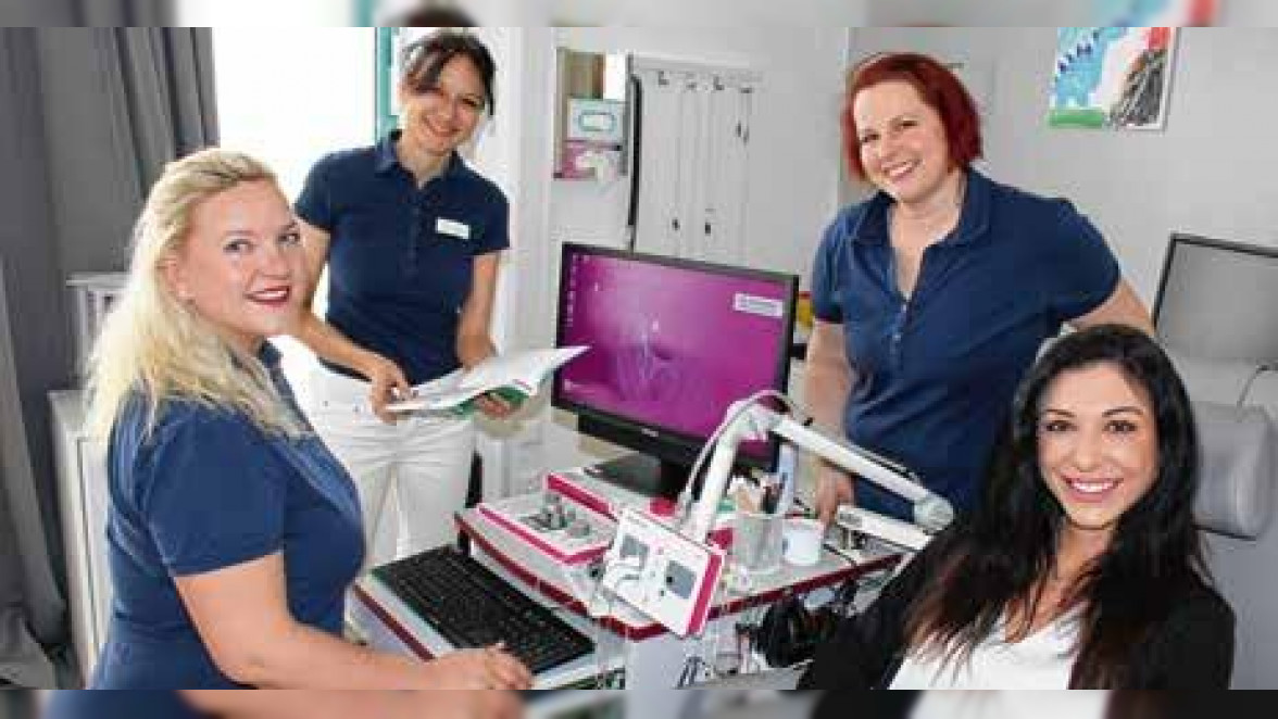 Das Team des Kaufbeurer MVZ der Bezirkskliniken Schwaben: (von links) Doreen Maier, Dr. Jana Holzmann, Sonja Berkmiller und Olivia Nespola-Castiglione. Bild: Georg Schalk