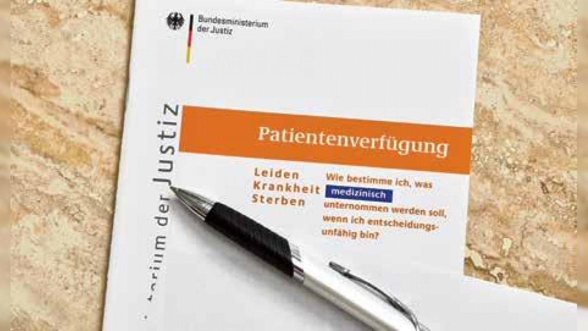 Mit der Patientenverfügung können sich Bürger festlegen, ob und inwieweit sie einer ärztlichen Behandlung oder pflegerischen Begleitung einwilligen oder diese ablehnen. Foto: britta60 – stock.adobe.com