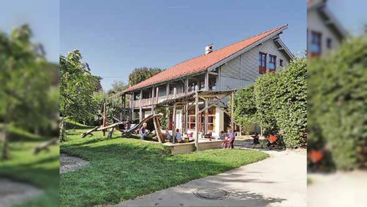 Der Kindergarten Hegge mit anschließendem Pfarrhaus gehört seit kurzem der Gemeinde Waltenhofen. Foto: Gemeinde Waltenhofen