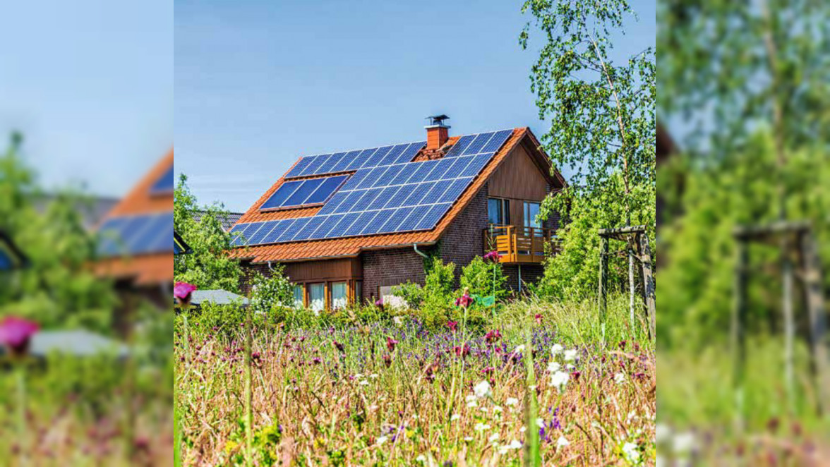Solarstrom gewinnen und direkt im eigenen Haushalt verbrauchen: Je höher die Quote der Eigennutzung ist, umso schneller lohnt sich die Investition in die erneuerbare Energieerzeugung. Foto: djd/E.ON/Getty Images/querbeet