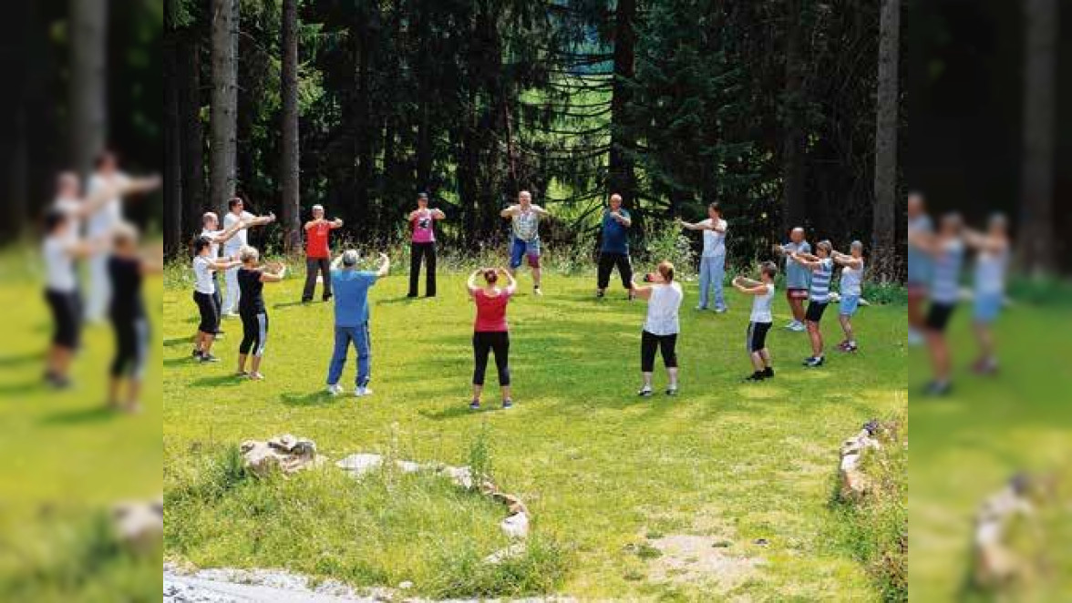 Sport-/Bewegungstherapie (z. B. Tai Chi) in der Fachklinik Enzensberg Fotos: Fachklinik Enzenzberg