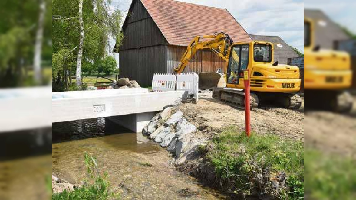 Die Bauarbeiten im Bereich des Kämmelwegs wurden in diesem Jahr abgeschlossen. Im Zuge dessen wurde die Brücke über den Zellerbach nördlich von Woringen neu gebaut. Foto: Franz Kustermann
