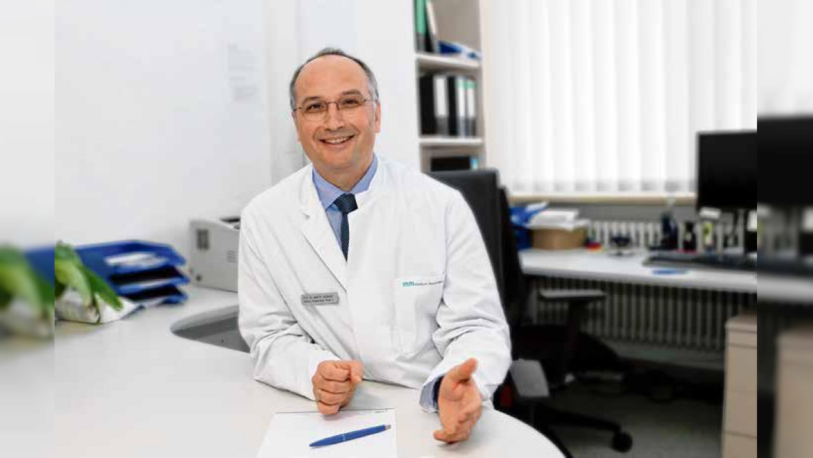 Schätzt den Kontakt zu seinen Patienten: Der neue Chefarzt Prof. Dr. Eike Gallmeier. Der gebürtige Kemptener war Leitender Oberarzt und Stellvertretender Klinikdirektor am Uniklinikum Marburg und kam Anfang des Jahres ans Klinikum Memmingen. Foto: Häfele/Pressestelle Klinikum Memmingen