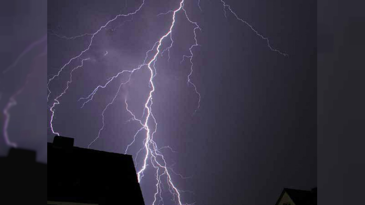 Ein Blitzeinschlag kann enorme Schäden verursachen. Foto: Dream-Emotion – stock.adobe.com