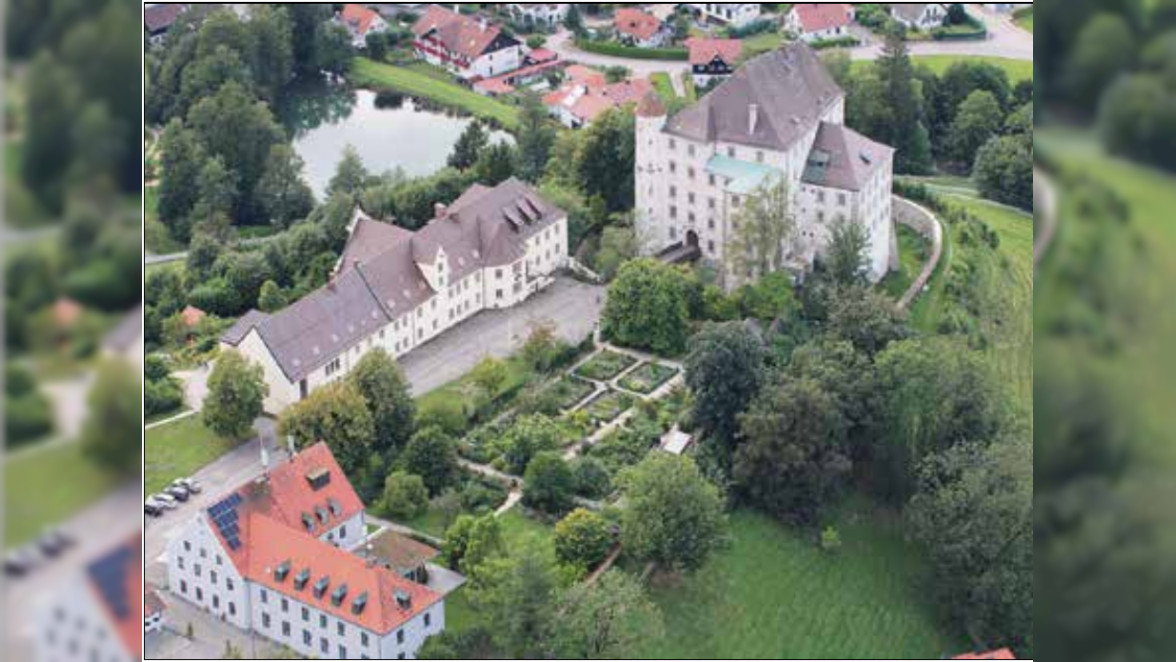 Wie soll das Hohe Schloss in Bad Grönenbach künftig genutzt werden? Laut Bürgermeister Bernhard Kerler sind die Verhandlungen mit Investor und Betreiber in einer entscheidenden Phase. Foto: Thomas Schwarz