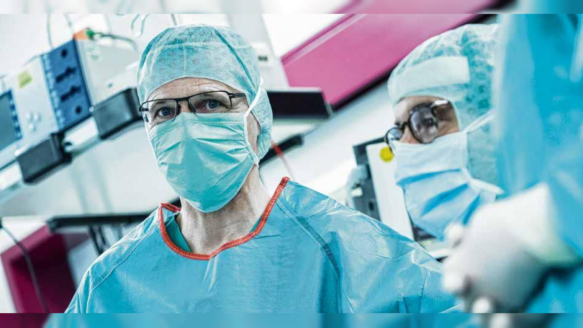 Chefarzt Dr. Markus Tietze versorgt seine Darmkrebspatienten in der Klinik Mindelheim Foto: Katrin Rohde