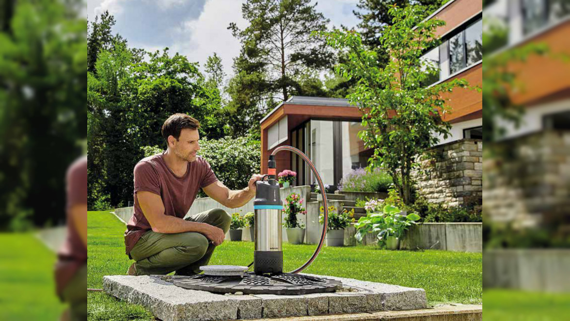 Durstlöscher für den Garten: Eine leistungsfähige Pumpe befördert das gesammelte Regenwasser nach oben. Foto: Gardena / BHW Bausparkasse
