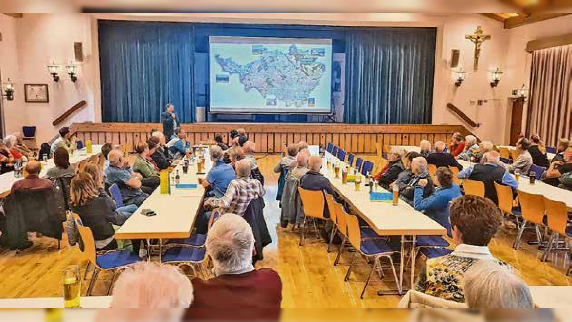 Gelebte Demokratie - gute Resonanz der gemeindlichen Angebote - wie hier bei der Bürgerversammlung.