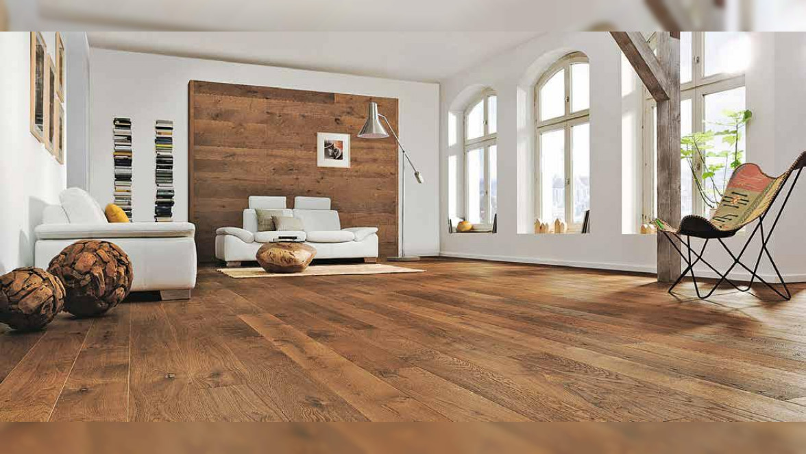 Schick und gemütlich: Parkettboden mit integrierter Fußbodenheizung im Wohnbereich. Foto: vdp/Hamberger Flooring GmbH & Co. KG