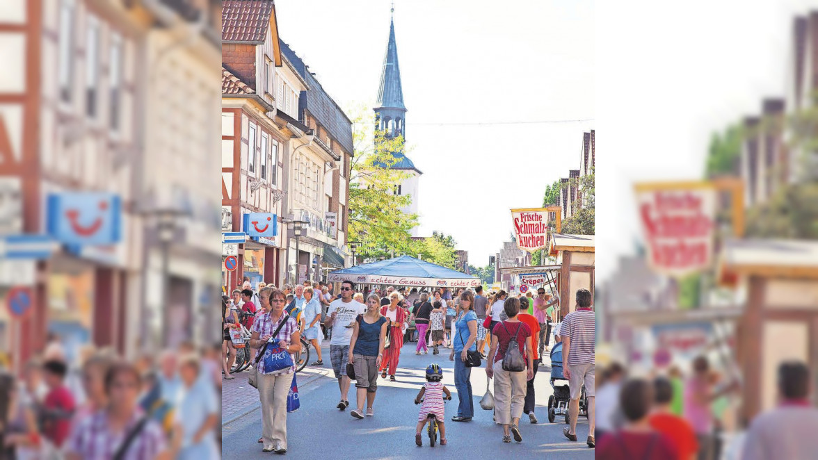Bummeln, shoppen, Eis essen: In der Burgdorfer Innenstadt kehrt die Lebensfreude zurück