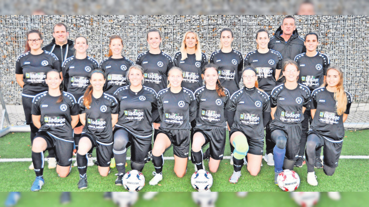Damenteam des SV Gehrden präsentiert den EDEKA-Ladage-Frischemarkt in der Landesliga