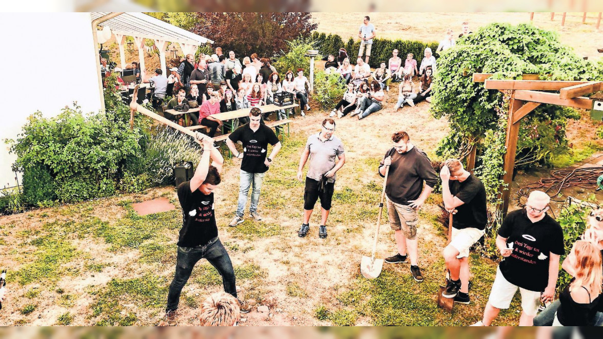 Oktoberfest-Partyband Tanzklar spielt auf Lettgenbrunner Kerb