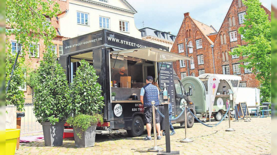 Burger- und Burritokreationen und Kaffeespezialitäten: Lübecker Street Gourmet Food Truck Catering auf der LN-Immomeile 2022
