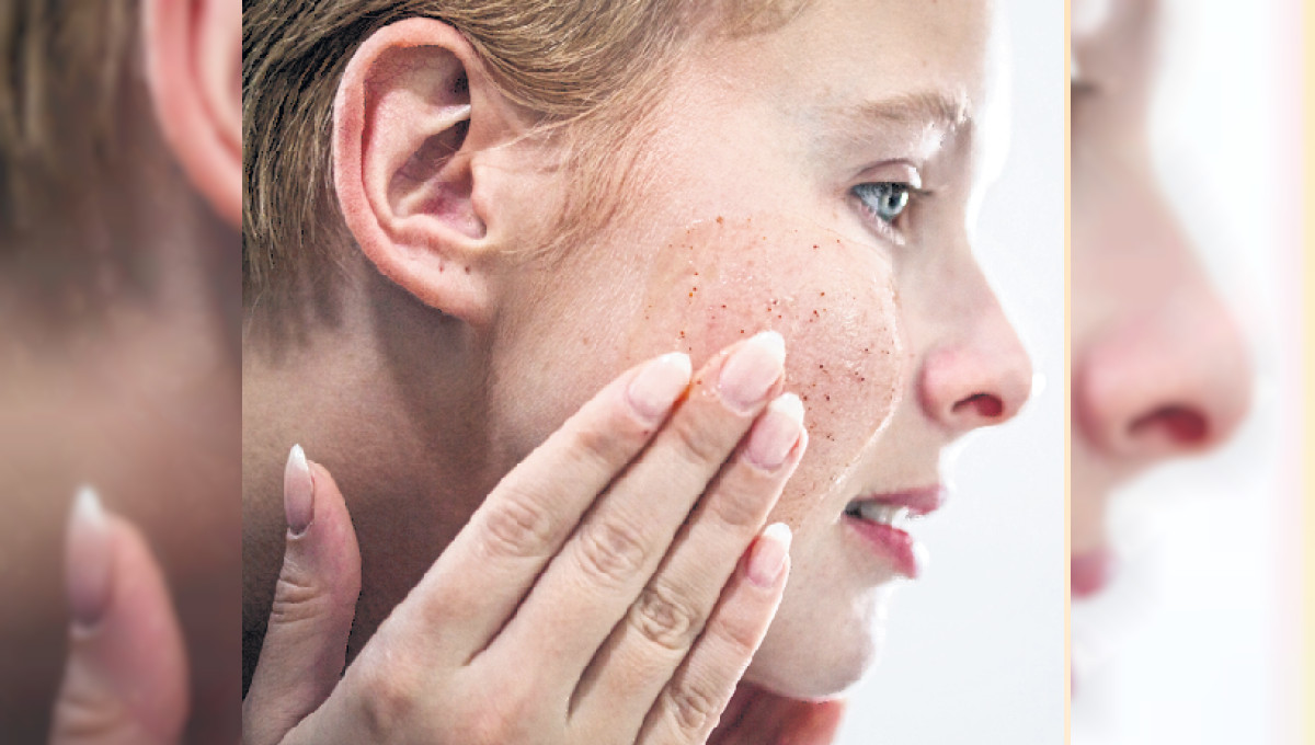 Bei gesunder Haut: Ein Peeling sorgt für Frische im Gesicht