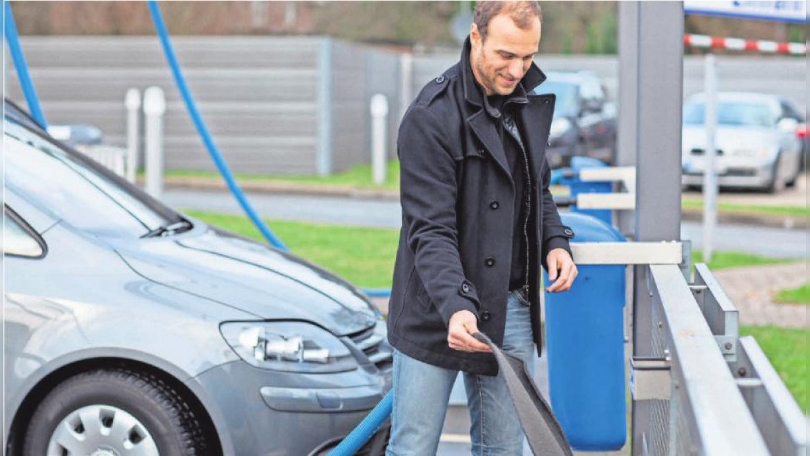 Autopflege-Tipp für Brandenburg: Gründliche Reinigung des Fahrzeugs inklusive einer Polsterreinigung hilft gegen Gerüche