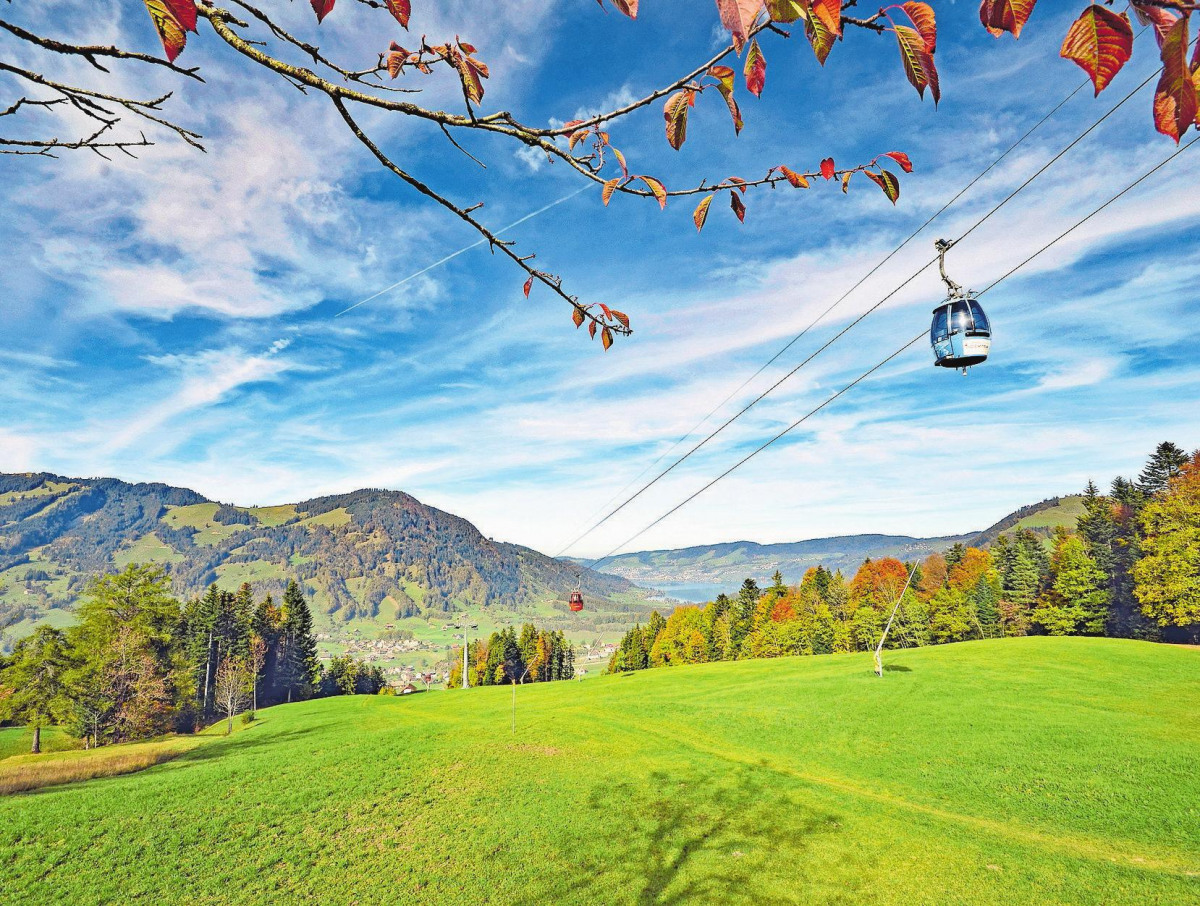 Der Familienberg Hochstuckli lädt zum Wandern im Herbst ein