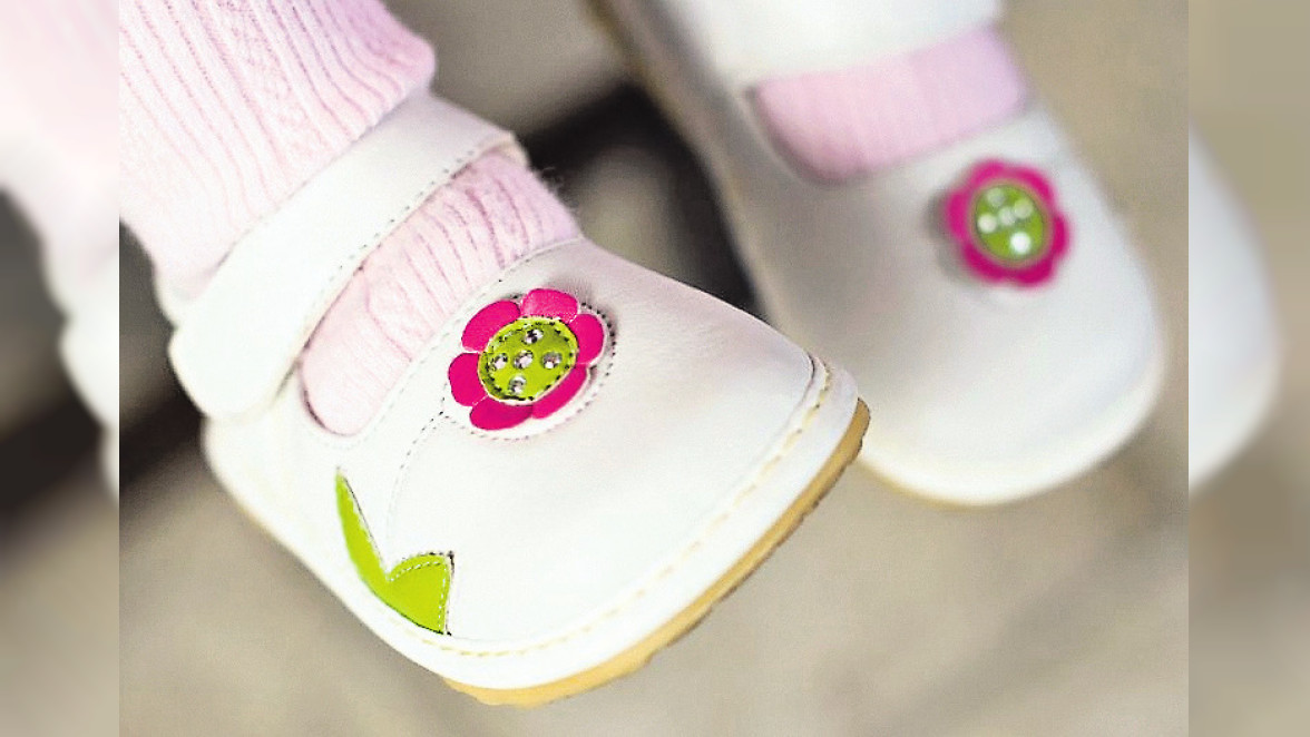 Erste Schuhe für‘s Kind: Wenn Kinder die Welt zu Fuß erkunden