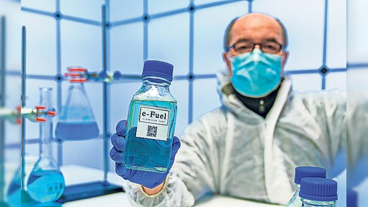 Mit E-Fuels weiter Motoren, die verbrennen?