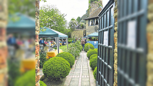 Buntes Programm rund um die Burg Layen