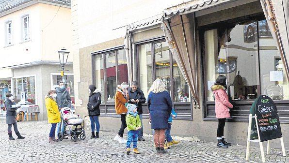 Bummeln mit Mundschutz und Abstand-8