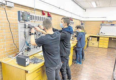 Berufsbildende Schule Hand in Hand mit Metall verarbeitenden Ausbildungsbetrieben-2