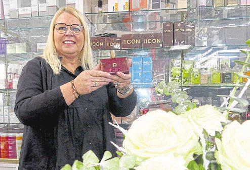 True Icon von Aigner im burgunderroten Flakon