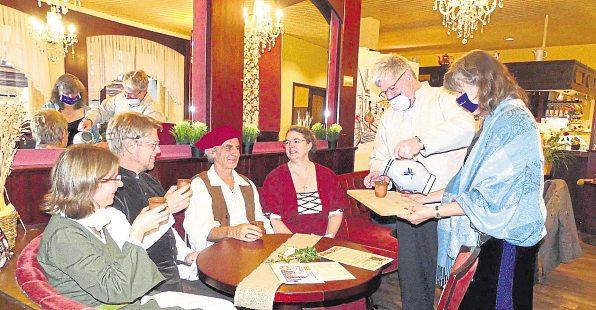 Mittelalterabend und Halloween-Schmaus im Café-3