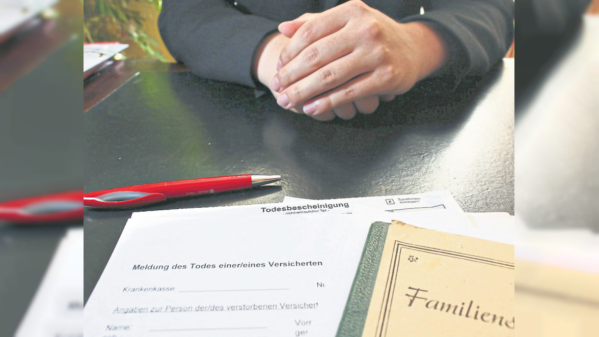Angehöriger verstorben: Diese Dinge sollten Sie jetzt regeln