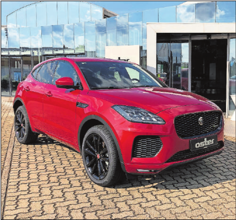 Schicke Autos im Ortszentrum-3