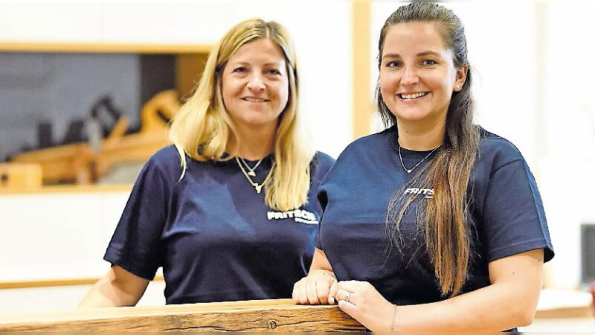 Spitzenarbeit von zwei Frauen