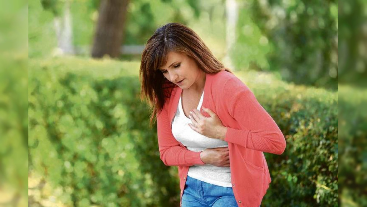 Herzinfarkt bei Frauen: Bauchschmerzen können ein Warnzeichen sein