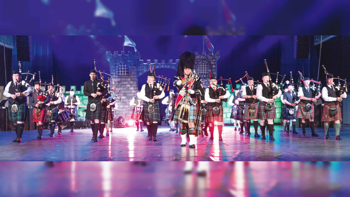 Schottische Highland-Luft weht durch den Wolfsburger CongressPark: Dudelsackspieler und Trommler der Scottish Music Parade aus Edinburgh 