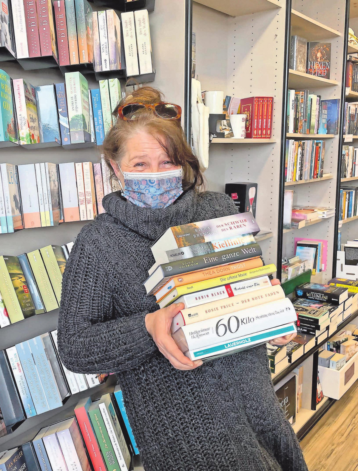 Juliane Hagenström von der Buchhandlung Bücherliebe freut sich darüber, endlich wieder persönlich mit ihren Kunden über Bücher plaudern zu können. Foto: Buchhandlung Bücherliebe
