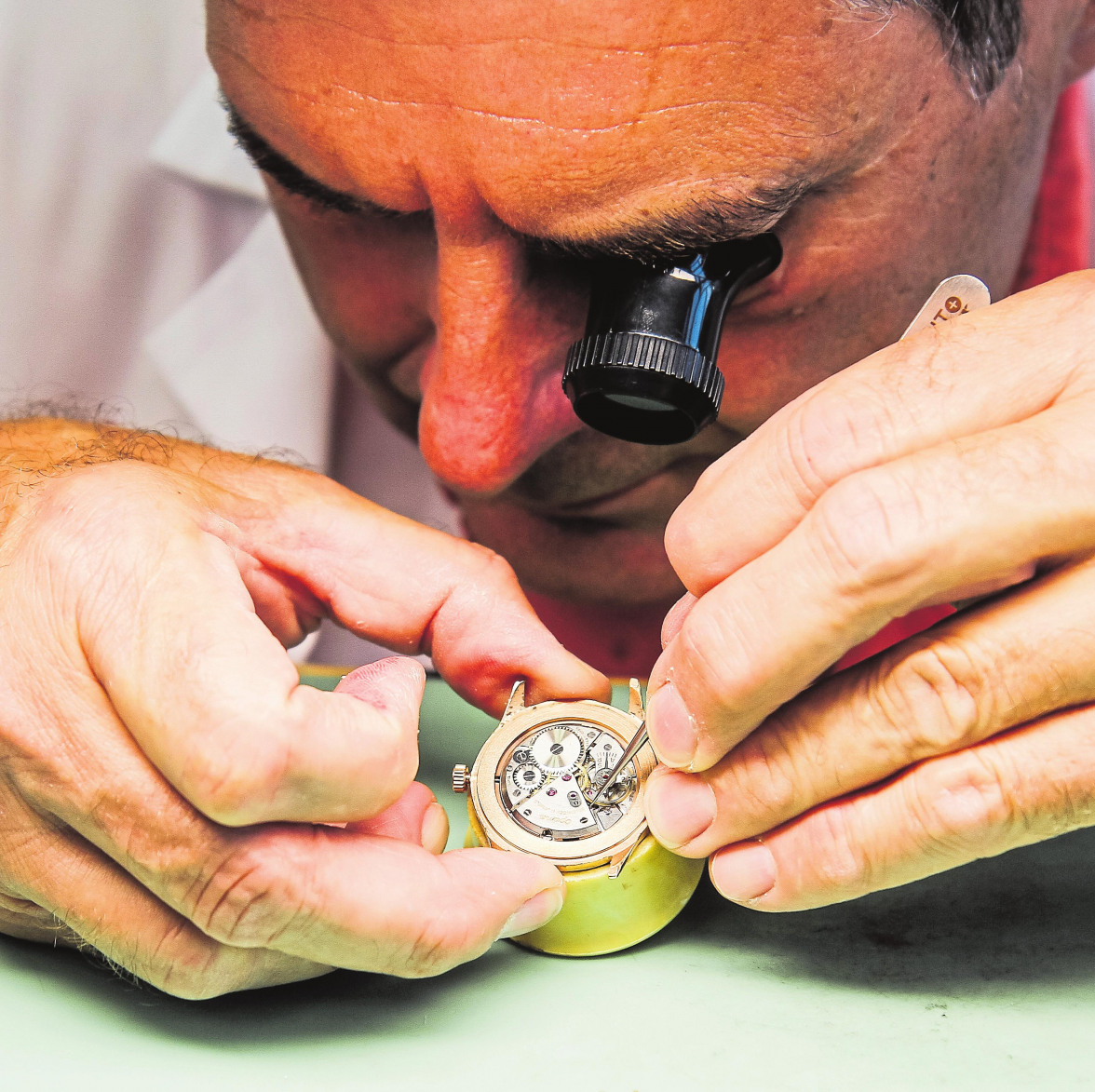Tout le savoir-faire d’un grand atelier d’horlogerie-2